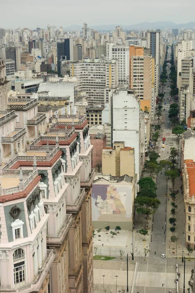 Vue Verticale Paysage Urbain Avec Hauts Bâtiments Contre Ciel Nuageux — Photo