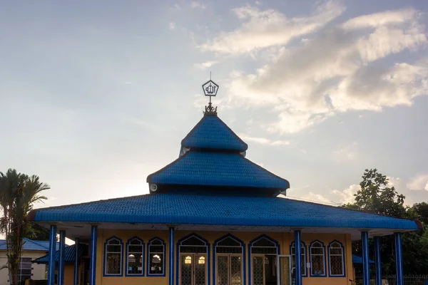 Una Moschea Nel Villaggio Con Cielo Sullo Sfondo — Foto Stock