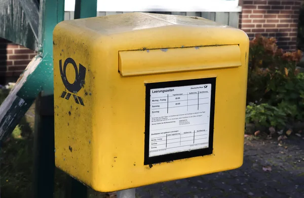 Kiel Németország 2021 Október Német Posta Sárga Postaládája Betűk Beillesztésére — Stock Fotó