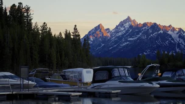 Belle Vue Sur Les Montagnes — Video