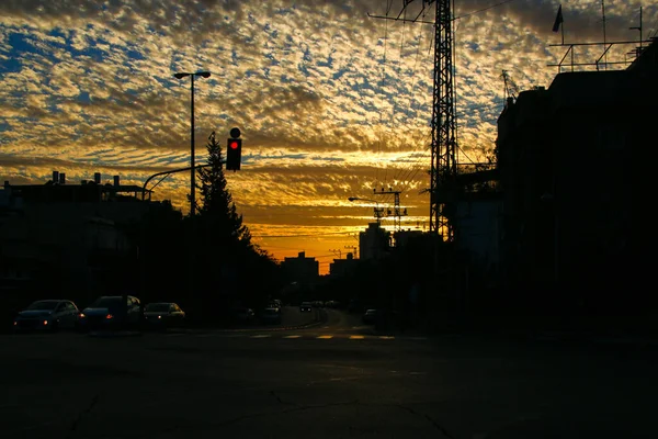 Прекрасне Оранжеве Небо Заходу Сонця Над Містом — стокове фото