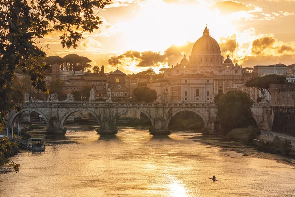 Scenic Shot Historically Famous Peters Basilica Vatican City Sunset — Stok Foto