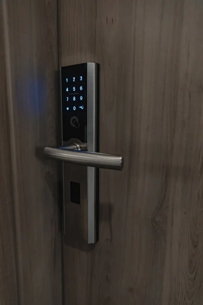 Μια Κάθετη Λήψη Κλειδώματος Πόρτας Δωματίου Ξενοδοχείου Έννοια Ασφάλειας — Φωτογραφία Αρχείου