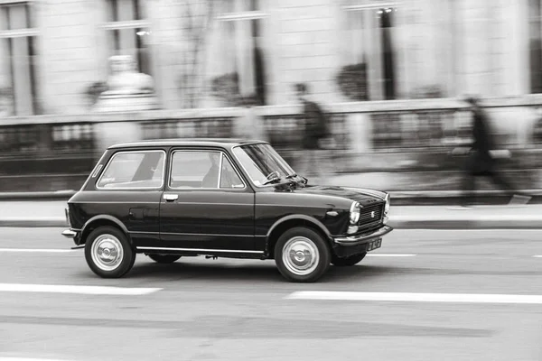 Paris France Oct 2021 Grayscale Old Classic Car Road Movement — Stock Photo, Image