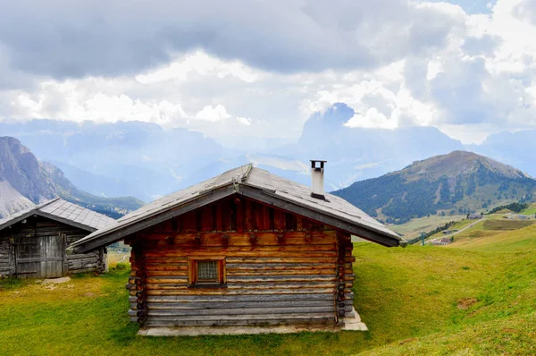Small Wooden House Seceda Dolomitas Italy — Fotografia de Stock