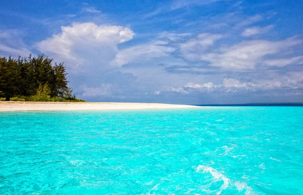 Uma Vista Deslumbrante Oceano Cristalino Ilha Mnemba — Fotografia de Stock