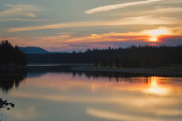 Mesmerizing Sunset View Opening Lakeside — Stockfoto