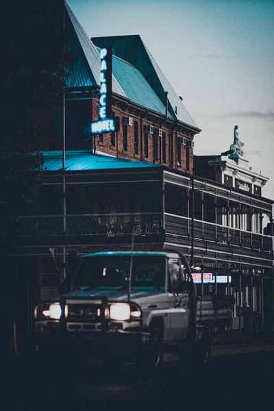 Broken Hill Australia Lipca 2020 Piękne Nocne Ujęcie Samochodu Mijającego — Zdjęcie stockowe