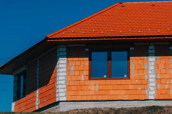 Detailní Záběr Domu Červenou Střechou Rumunsku — Stock fotografie