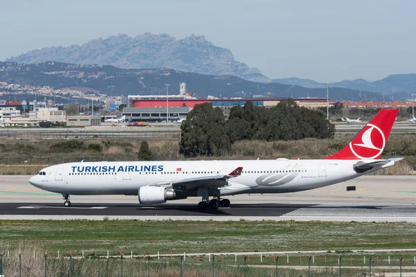 巴塞罗那 2021年10月25日 客机在天空中飞行 Airbus A330土耳其Airlines — 图库照片