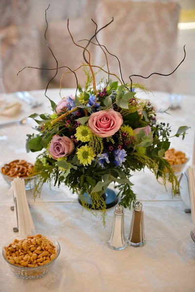 Een Close Shot Van Een Bloem Kleurrijke Compositie Geplaatst Ronde — Stockfoto