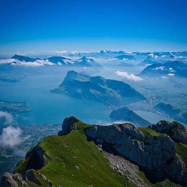 Uma Vista Aérea Monte Pilatos Suíça Contra Céu Azul — Fotografia de Stock