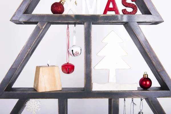 Una Decoración Casera Árbol Navidad Madera Aislada Sobre Fondo Blanco — Foto de Stock