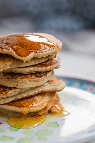 Closeup Stack Pancakes Dripping Maple Syrup — Stockfoto