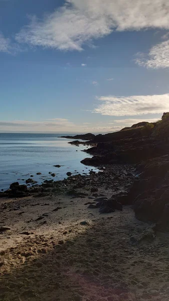 Une Belle Vue Sur Rivage Rocheux Dans Burntisland Écosse — Photo