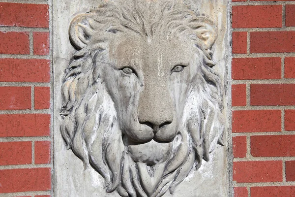 Lion Sculpture Brick Wall — Stock fotografie