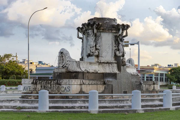 Habana Cuba Oct 2021 Fountain Americas 건축가 모델을 제시하고 — 스톡 사진