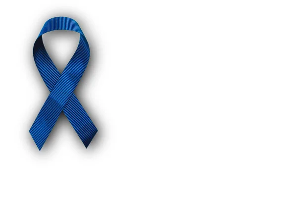 防癌蓝丝带在白色背景上与复制空间隔离的防癌蓝带 — 图库照片