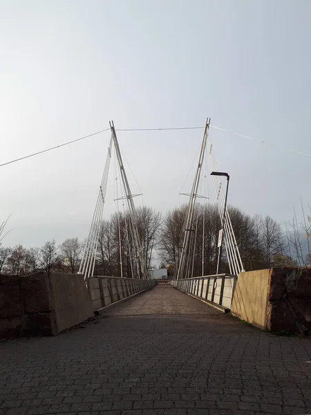 Vertikální Záběr Mostu Přes Keravanjoki Pod Slunečním Světlem Vantaa Finsko — Stock fotografie