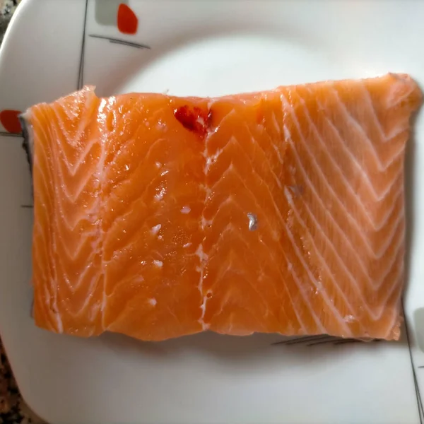 皿の上の鮭の一番上の眺め — ストック写真