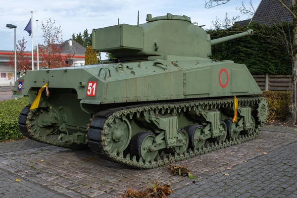 Hechtel Eksel 比利时 2021年10月31日 M4A2雪曼坦克纪念碑 赫特尔是德国和英国军队之间的前线 秋阴天 — 图库照片