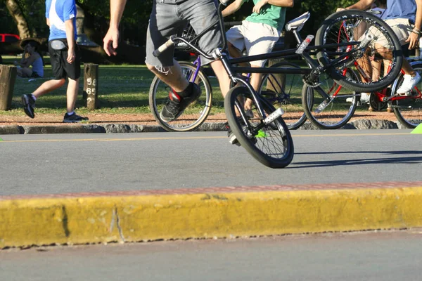 Nastolatek Skaczący Rampach Ulicy Buenos Aires Argentyna — Zdjęcie stockowe