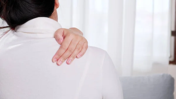 Woman Performing Self Massage Shoulder Due Pain Body — Foto de Stock