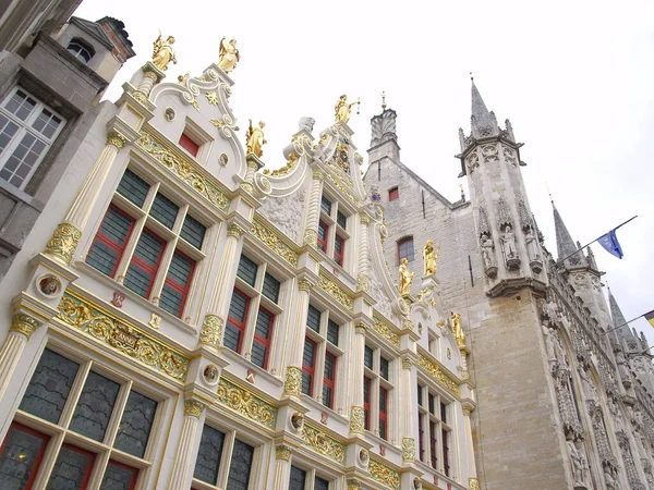 2005年8月23日 ベルギーの旧市街地にある古代建築物 — ストック写真