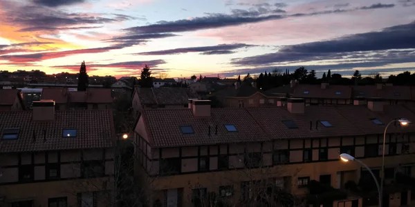 Eine Luftaufnahme Der Stadt Bei Sonnenuntergang — Stockfoto