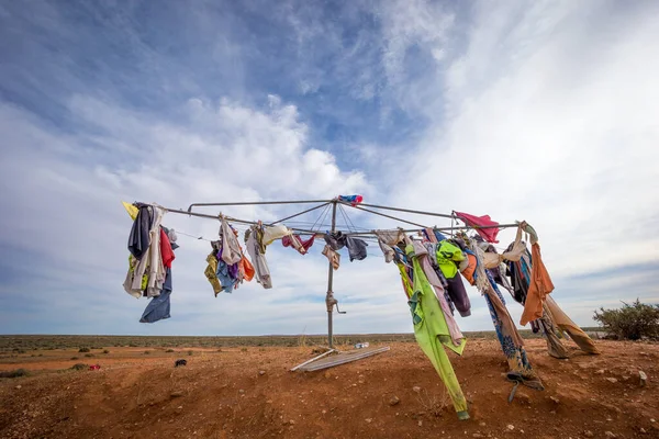 Närbild Tvätten Torkning Rack Utomhus Blå Molnig Himmel Och Solljus — Stockfoto