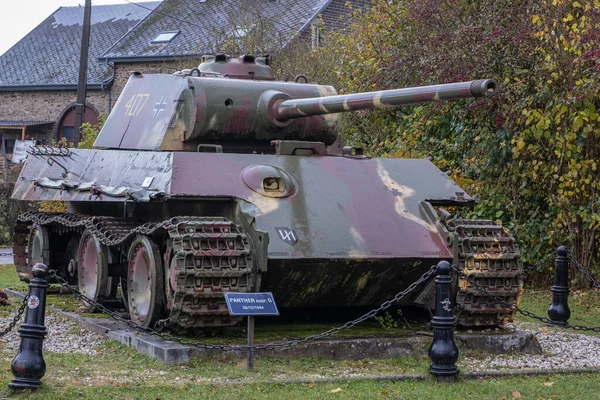 比利时曼哈伊 2021年11月2日 比利时曼哈伊 2021年11月2日 德国豹坦克 Panzer G型或Ausf 在曼哈伊战争博物馆前 列日省 — 图库照片