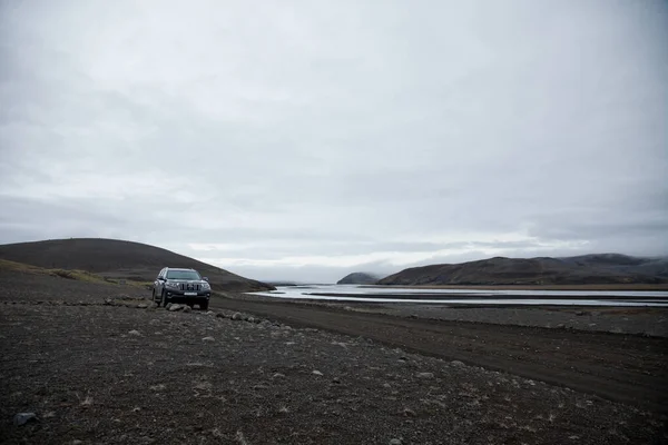Vatnajokull Iceland Wrz 2019 Samochód Przygodowy Offroad Jeep Brązowym Wzgórzu — Zdjęcie stockowe