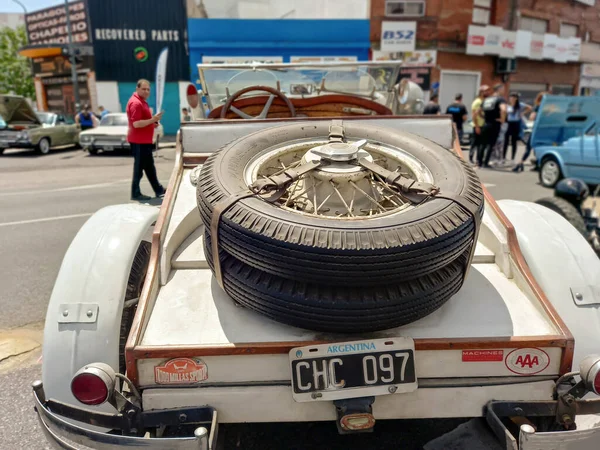 布恩斯酒店 Argentina 2021年11月8日 1928年老牌运动型格雷厄姆 佩奇跑车的后视镜 备用的车轮 2021年世博会经典车展 — 图库照片
