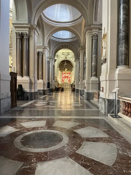 Katedralin Kısmının Dikey Görüntüsü — Stok fotoğraf