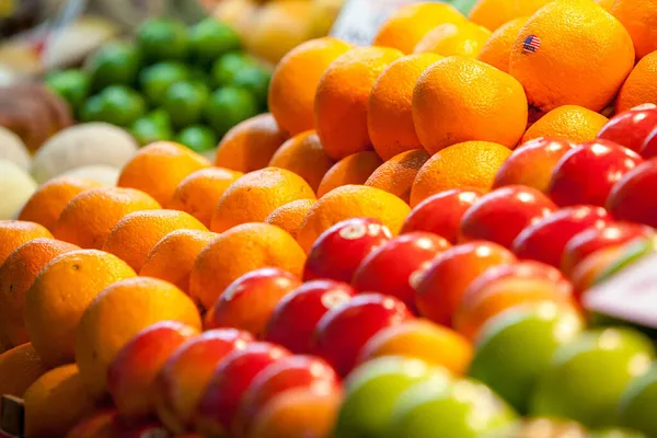 Zbliżenie Ujęcia Kolorowych Owoców Targu Rolniczym — Zdjęcie stockowe