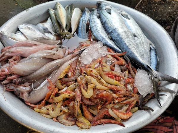 Yakın Çekim Taze Balık Deniz Ürünleri Arka Plan Yiyeceği Mumbai — Stok fotoğraf