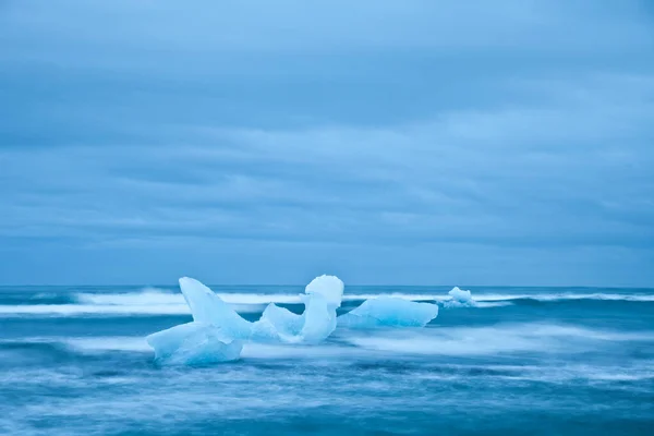 アイスランドのダイヤモンドビーチの氷河の美しい景色 — ストック写真