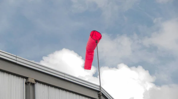 Prise Vue Angle Bas Une Chaussette Rouge Sur Bâtiment — Photo