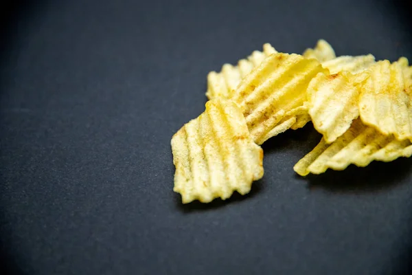Heap Ridged Crispy Chips Black Background Copy Space — 스톡 사진