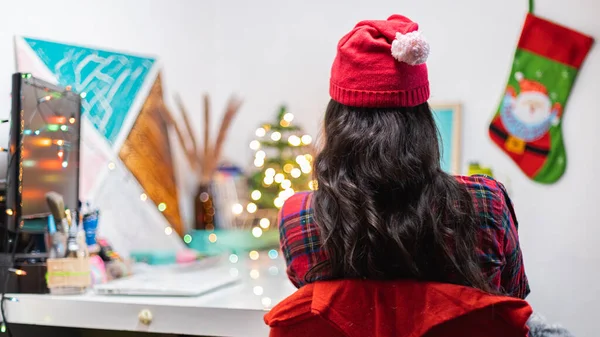 Back View Female Red Christmas Pajamas Her Decorated Room — ストック写真