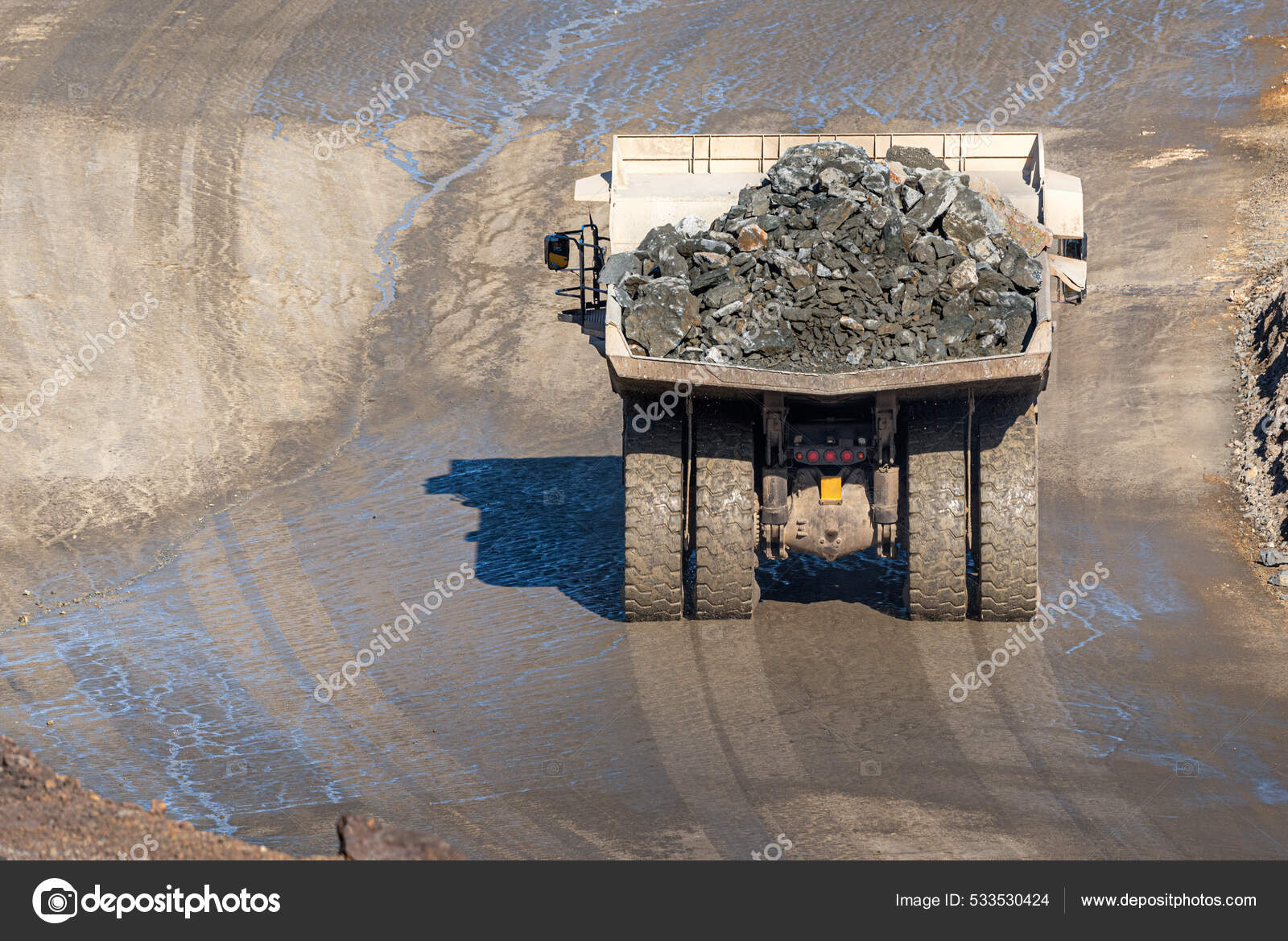 tienda tono Poner la mesa Extracción Mineral Bulldozer Para Transporte Minerales Cobre Mineral Hierro  España: fotografía de stock © Wirestock #533530424 | Depositphotos