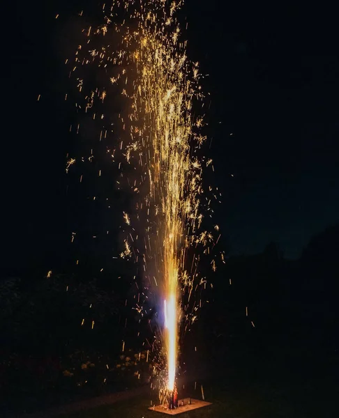 Disparo Vertical Fuegos Artificiales Por Noche — Foto de Stock