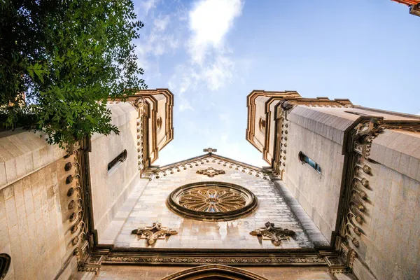 Χαμηλή Γωνία Καθεδρικού Ναού Της Girona — Φωτογραφία Αρχείου