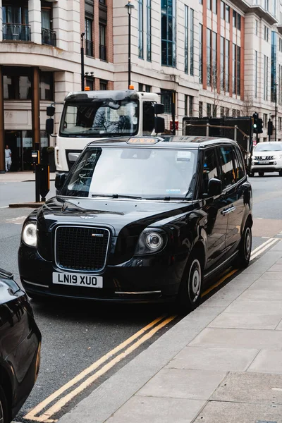 London Vereinigtes Königreich Oktober 2021 Das Kleine Schwarze Taxi Auf — Stockfoto