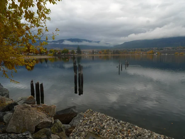 Beautiful View Lake Surrounded Trees Autumn Colors — 图库照片