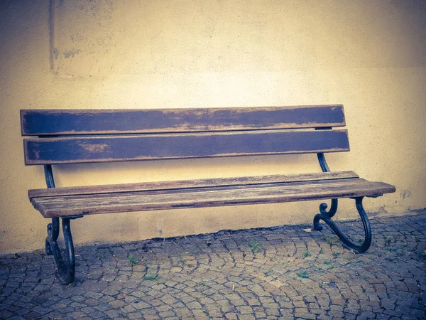 Banc Bois Altéré Sur Une Rue — Photo