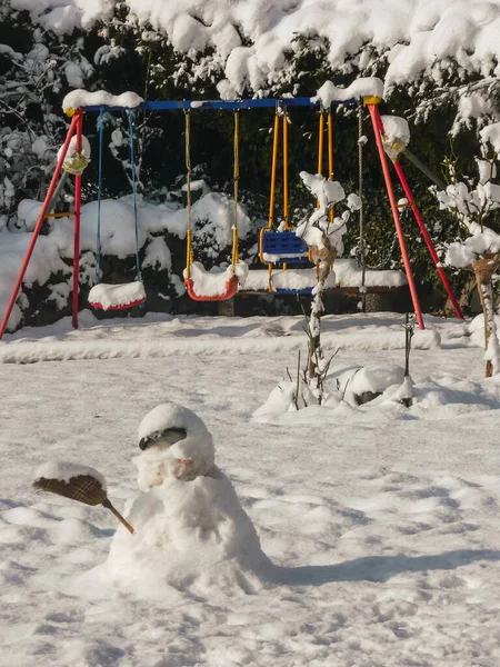 Vertical Shot Snowman Swings Snowy Garden — Fotografia de Stock