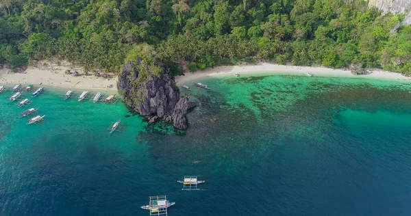 Eine Atemberaubende Aufnahme Des Meeres Und Einiger Boote Nido Philippinen — Stockfoto