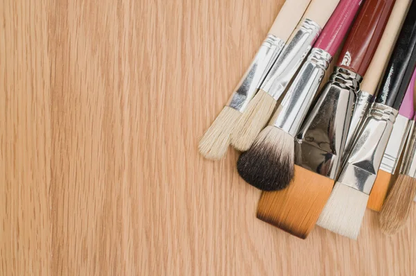 Conjunto Pinceles Sobre Una Mesa Madera Con Espacio Para Copiar — Foto de Stock