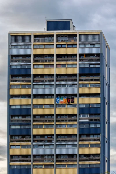 Edinburgh Spojené Království Listopadu 2021 Politické Vlajky Věžovém Bloku Leithu — Stock fotografie
